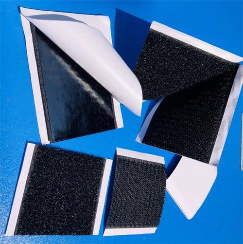 垫是硅胶制品中市场需求比较多的一类产品,常用于汽车零部件,电子电器